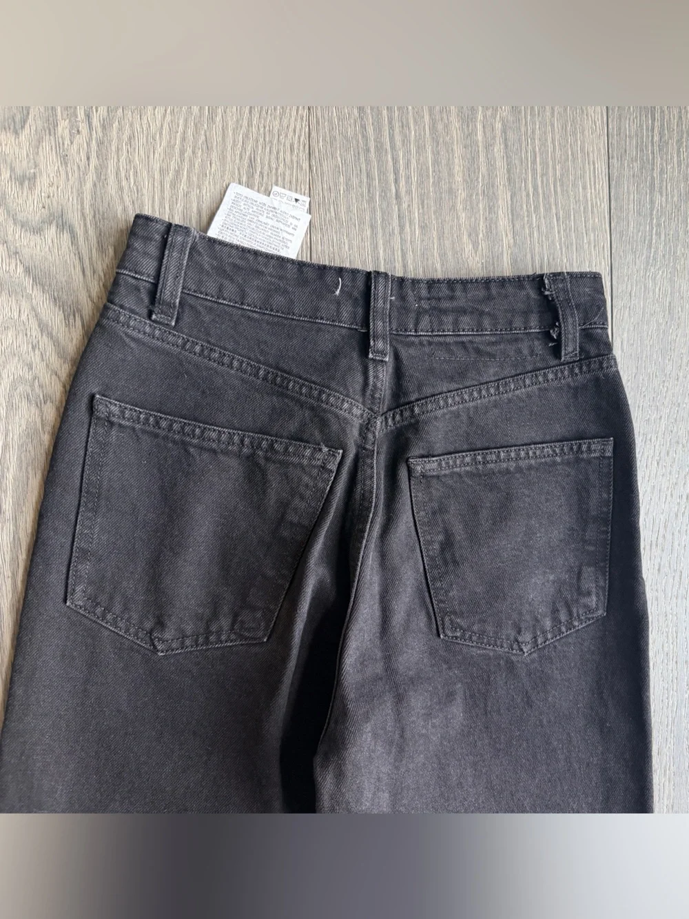 Zara Straight Leg Crop Jean in Black Size 2